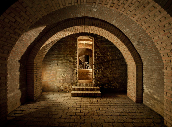 Obr. 6. Labyrint pod Zelnm trhem - B pasy obloen historickmi cihlami (foto: P. Baran, P. Francn)