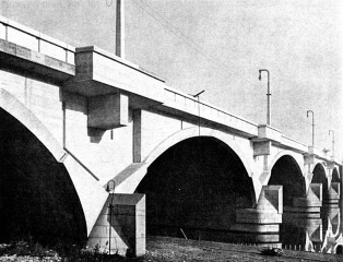 Pohled na Libesk most krtce po jeho dokonen (zdroj: asopis Styl XI (XVI), 1931-32)