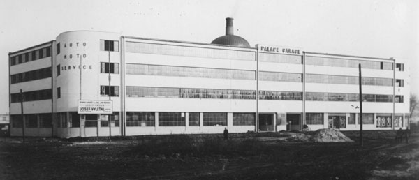 Palace Garage v Hradci Krlov od Josefa Fouka z roku 1932