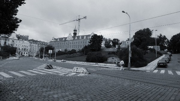  Moskevská ulice před Vršovickým zámečkem (stav 2011)