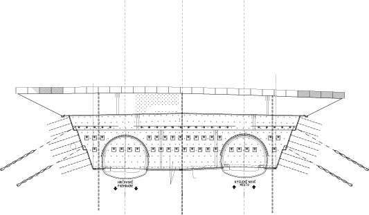 Obr. 3. Původní zajištění bočního svahu stavební jámy západního portálu