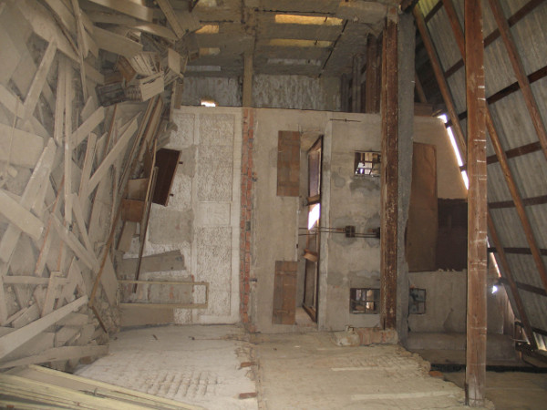 Interiér před památkovou obnovou (foto: J. Kaláb, 2005)