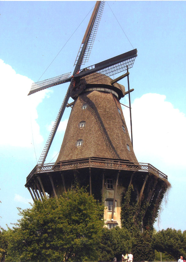 Replika větrného mlýna z muzea v Gifhornu