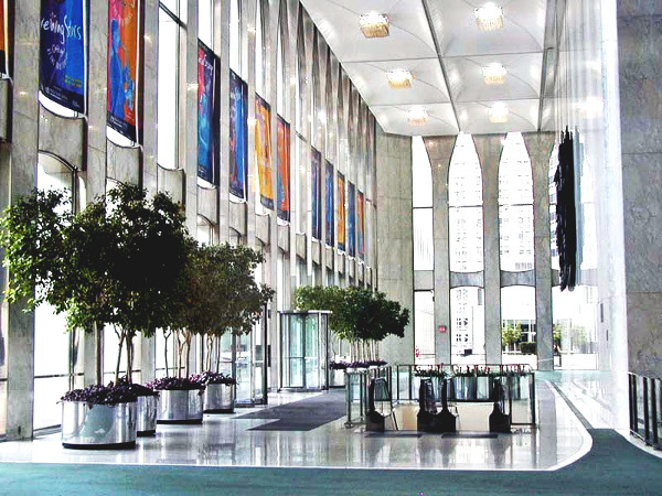Obr. 21. Vstupní foyer v 1WTC a 2 WTC, zdroj: Smurfy