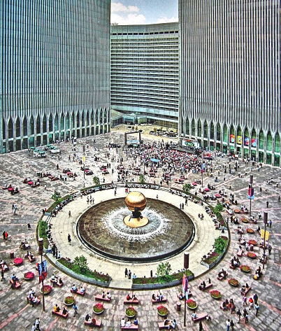 Obr. 35. Austin J. Tobin Plaza, centrální prostranství WTC