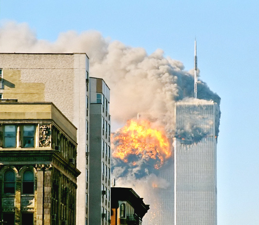 Obr. 41. Okamžik nárazu letadla do věže 2WTC