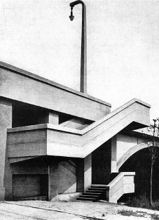 Architektonické ztvárnění schodiště a osvětlovacího stožáru od Pavla Janáka (zdroj: časopis Styl XI (XVI), 1931-32)