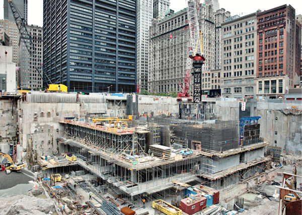Obr. 15. Šachovnicová výstavba podzemních podlaží věže 4WTC (květen 2009)