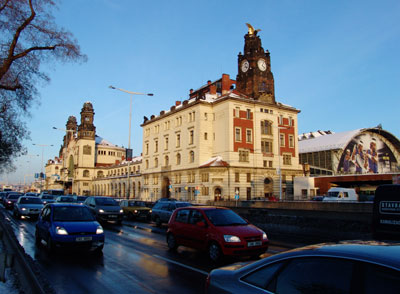 Nádraží je magistrálou zcela odříznuto od centra Prahy