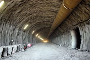 Tunelová roura po betonáži ostění