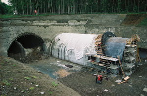 Výstavba hloubených částí tunelu