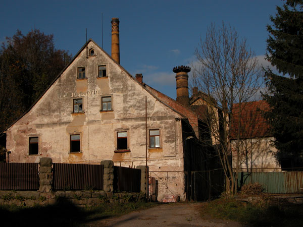 Pivovar v Rudniku - objekt původního pozdně renesančního panského sídla, které bylo v letech 1813 - 1815 upraveno na pivovar. Stav v roce 2005.
