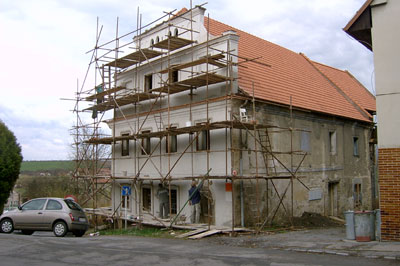  Rekonstrukce jížní fasády v roce 2004
