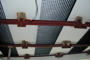 Obr. 13. Sanace stropu - podepření ocelovou konstrukcí