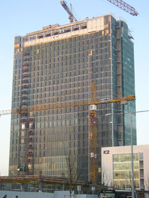 Pohled na východní fasádu těsně před dokončením 