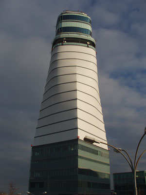 Řídicí věž letiště Vídeň