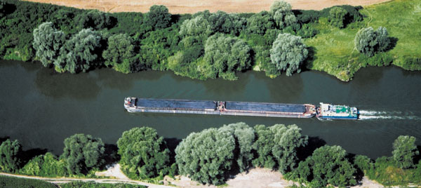 Obr. 15. Plavba na kanalizované řece Odře