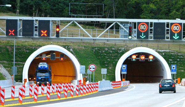 Diaľničný úsek D2 Lamačská cesta - Staré Grunty s  tunelom  SITINA