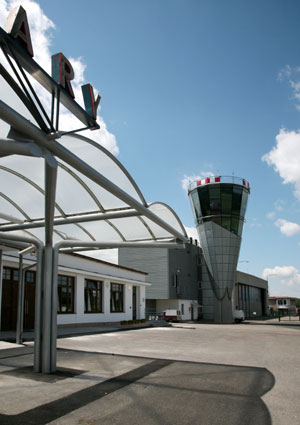 Modernizace letiště v Karlových Varech přispívá k řešení dopravní situace regionu