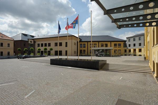Rozlehlé náměstí Regiocentra je novým městotvorným prvkem Hradce Králové