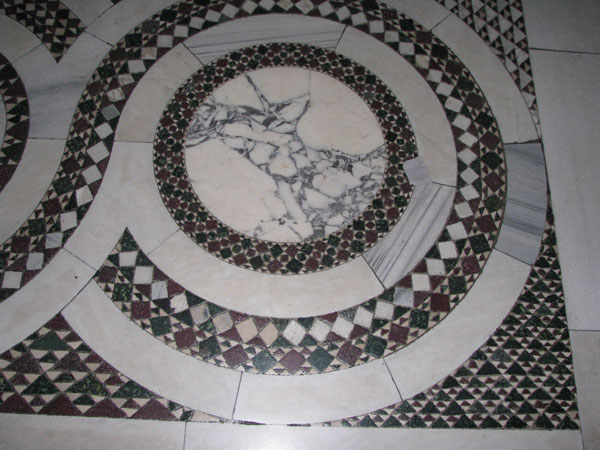 Ukázky užití kamenné mozaiky k výzdobě podlah