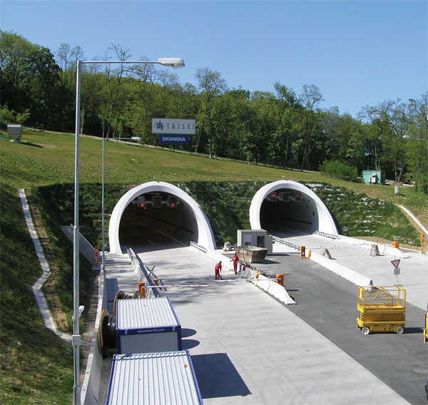 Južný portál tunela Sitina v Mlynskej doline pred otvorením