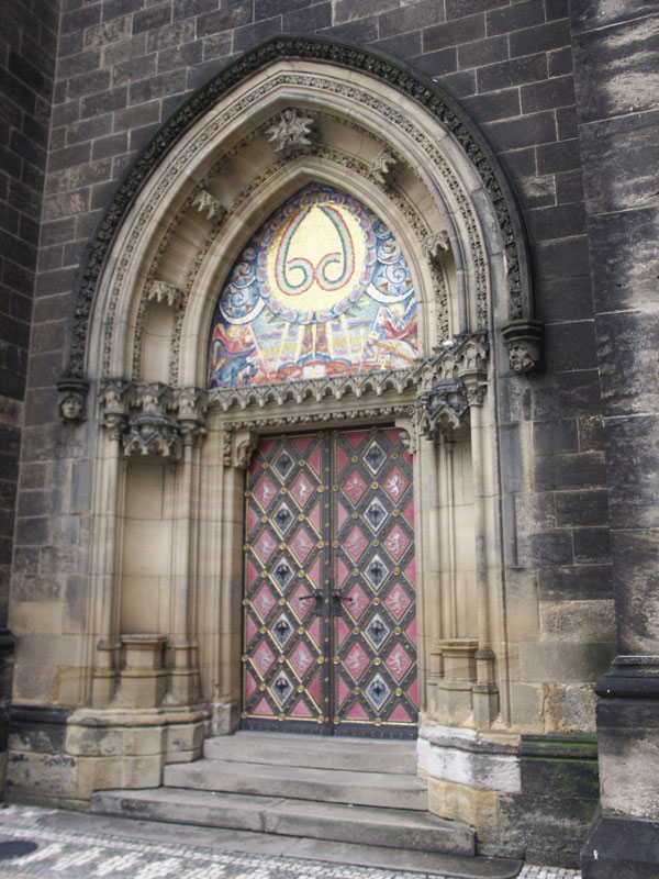Gotický portál kostela sv. Petra a Pavla