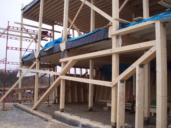 Hlavní nosná dřevěná konstrukce stavby