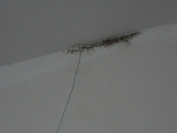 Obr. 4. Pohled na kout stěna - sádrokartonový podhled