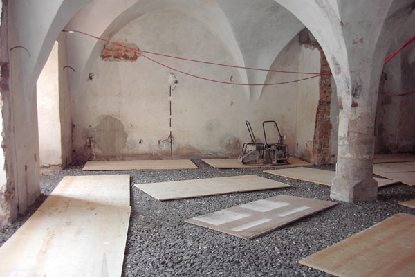 Pokládání izolační vrstvy GeoCell při rekonstrukci hradu Glachau