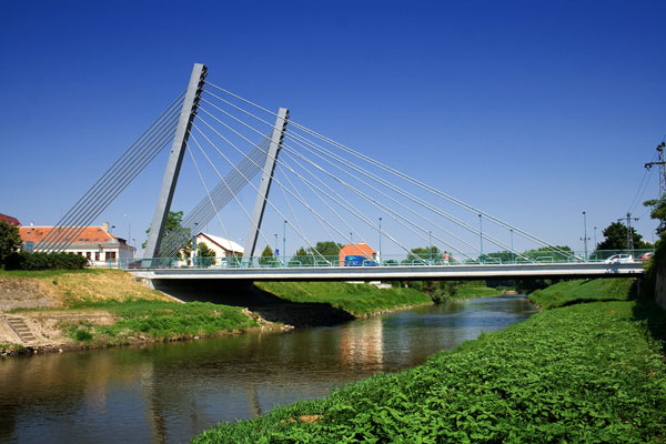 Obr. 2. Most přes řeku Svratku v Židlochovicích