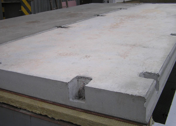 Obr. 1. Stropní prefabrikované dílce z lehkého betonu s plným průřezem Liastrop