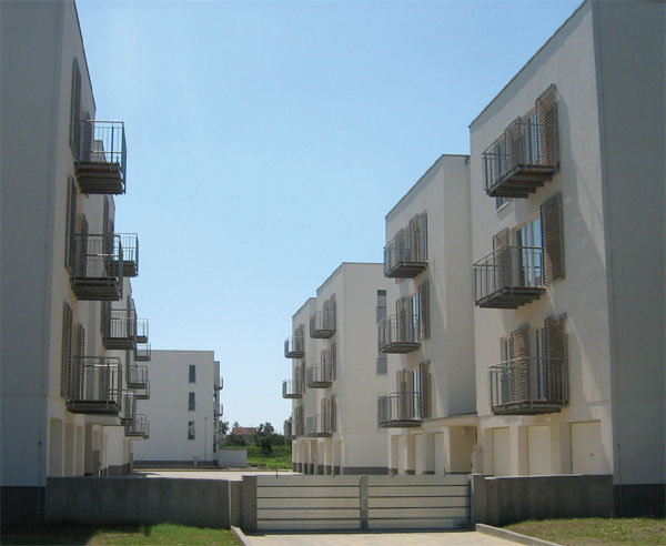 V 1. etapě projektu Brno - Heršpice bylo postaveno 10 dvanáctibytových domů na bázi dřeva