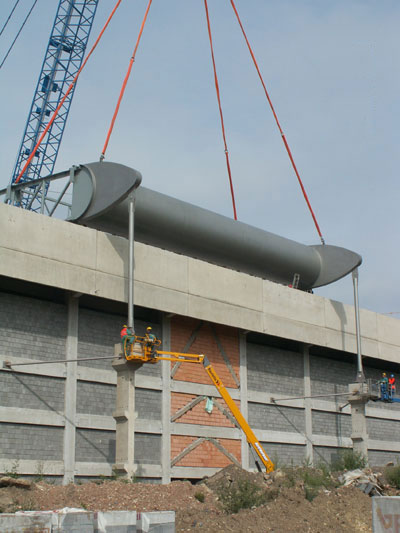 Montáž ocelové konstrukce střechy  fotbalového stadionu SK Slavia.