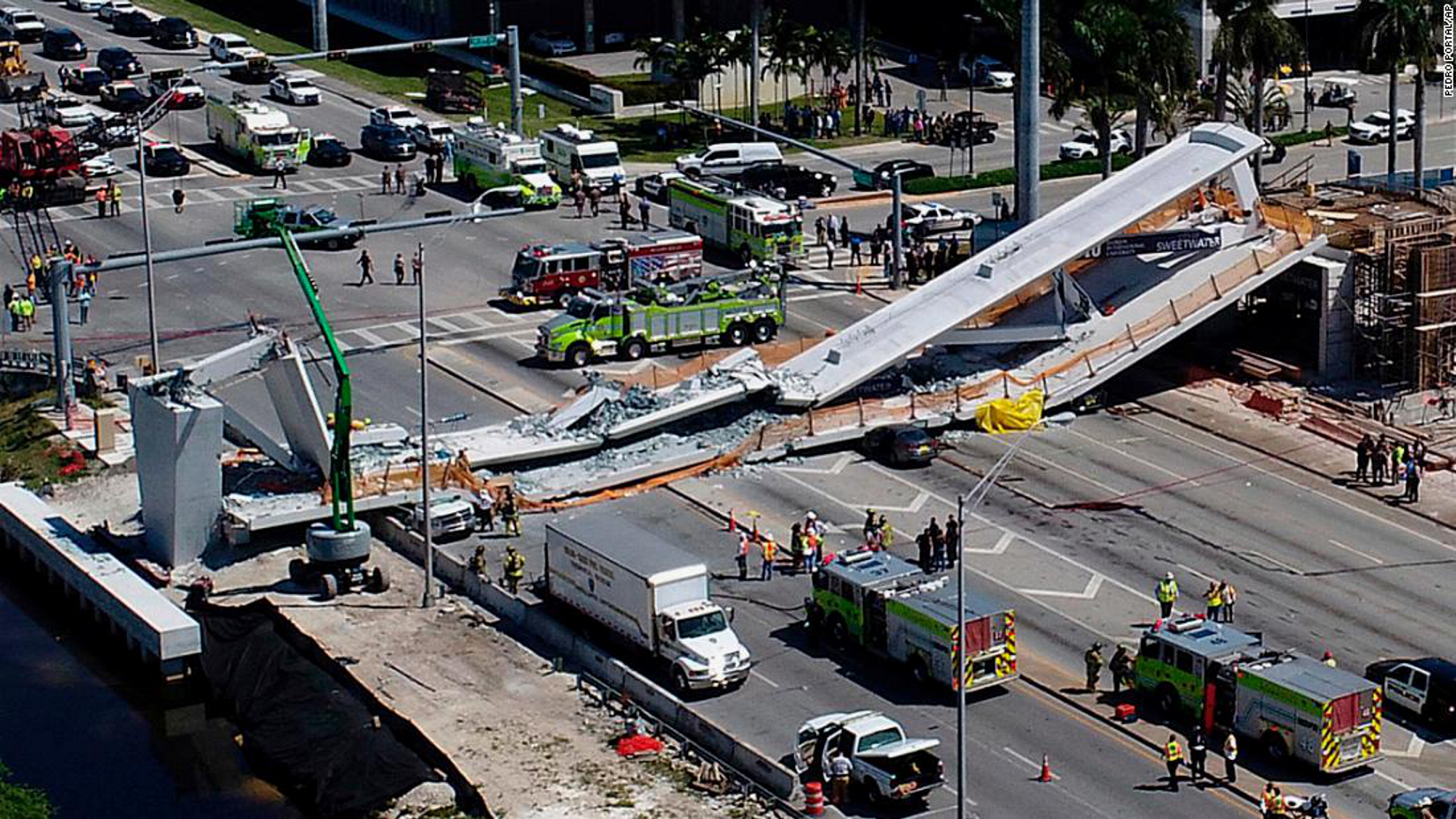 Obr. 05a Lávka v Miami – kolaps ve stavebním stadiu