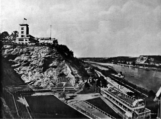 Obr. 03 Barrandovsk terasy s baznem, 1932 (zdroj: voln dlo, autor neznm)