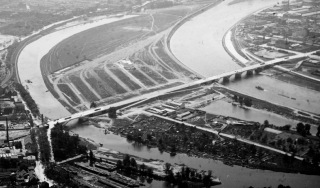 Obr. 08 Libeňský most ve třicátých letech 20. století, letecký snímek dokončeného díla (zdroj: archiv autora)
