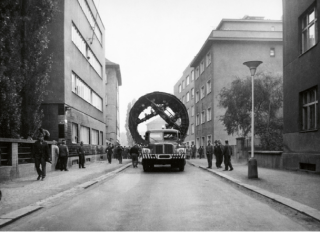 Obr. 2 Pevoz razicho ttu ulic Hradeckch, Praha, 1970