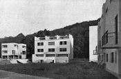 Dm . 9 (prvn zleva) v kolonii Nov dm v Brn, 1928, jeho autorem je Ji Kroha 