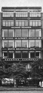 Obr. 05 Obchodní dům A. Lindta po dokončení, pohled z Václavského náměstí (zdroj: [4, str. 47])