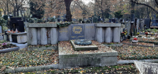 Obr. 12 Hrobka rodiny Matje Blechy, Olansk hbitovy, 1919 (zdroj: Anatol Svahilec, 2020, Wikimedia Commons, CC BY-SA 4.0)