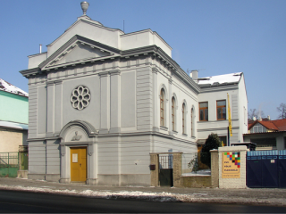 Obr. 07 Novoklasicistn evangelick kostel na Kladn podle nvrhu Josefa Blechy z roku 1895 (zdroj: Miaow Miaow, Wikimedia Commons, 2012)