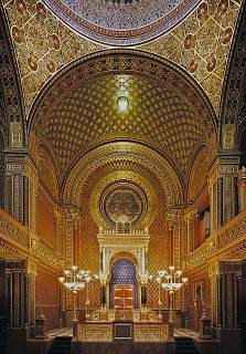 Interir panlsk synagogy v Praze 