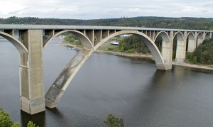 Obr. 13 Podolsk most (zdroj: Wikipedista Kokpit 1, 2003, Wikimedia Commons, CC BY-SA 3.0)