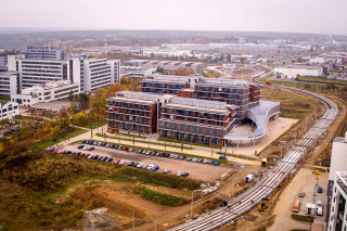Obr. 8 Snmek z roku 2019, vzkumn centra, vpravo realizace tramvajov trati