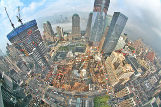Obr. 06. Intenzivn soubn vstavba v 1WTC a 4WTC a ostatnch stavebnch objekt na Ground Zero v lt 2011, zdroj: speric