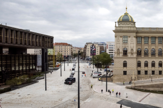 Pohled na celkov een prostoru mezi obma budovami Nrodnho muzea, ulicemi Wilsonovou a Legerovou. Souasn stav 