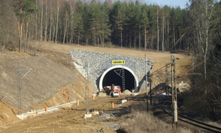 Obr. 16 Tunel Tomick II, portl tunelu a pvodn tra (foto: autor)