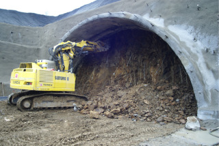 Obr. 09 Olbramovický tunel, zahájení ražby v silně zvětralých rulách (foto: autor)