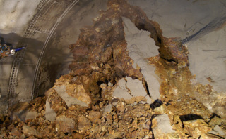 Obr. 10 Olbramovický tunel, nestabilní čelba v připortálovém úseku ražby (foto: autor)